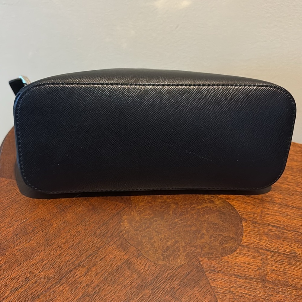 Kate Spade  Crossbody bag  Saffiano Leather  black   sweetheart cut front & back - Picture 9 of 16